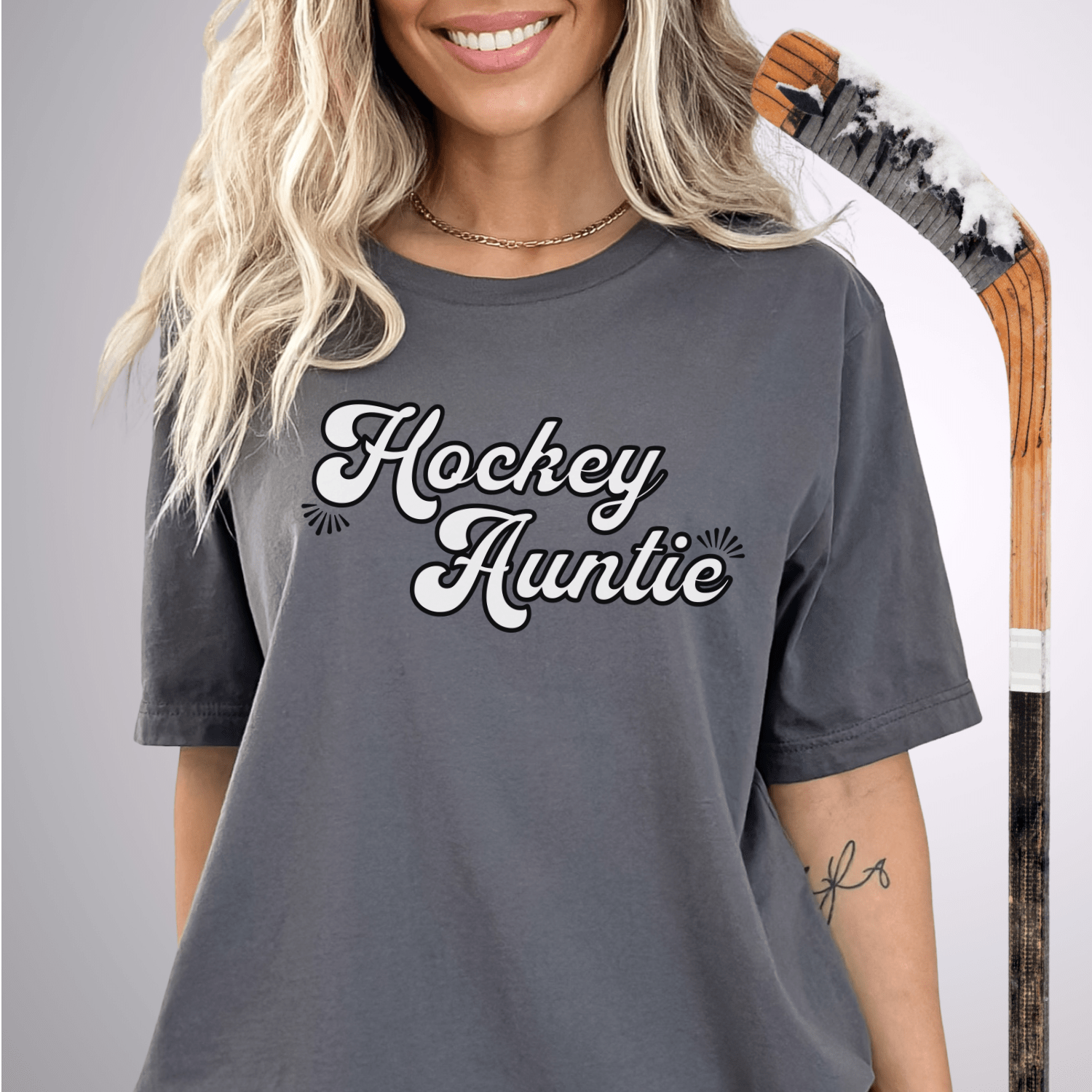Hockey Auntie T-Shirt Asphalt / S T-Shirt